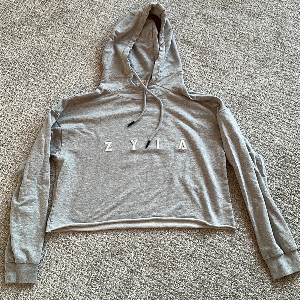 Zyia cropped sweatshirt - size small